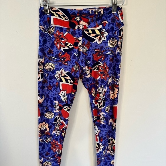 Lularoe Disney Queen of hearts! bright buttery soft leggings - Picture 3 of 4